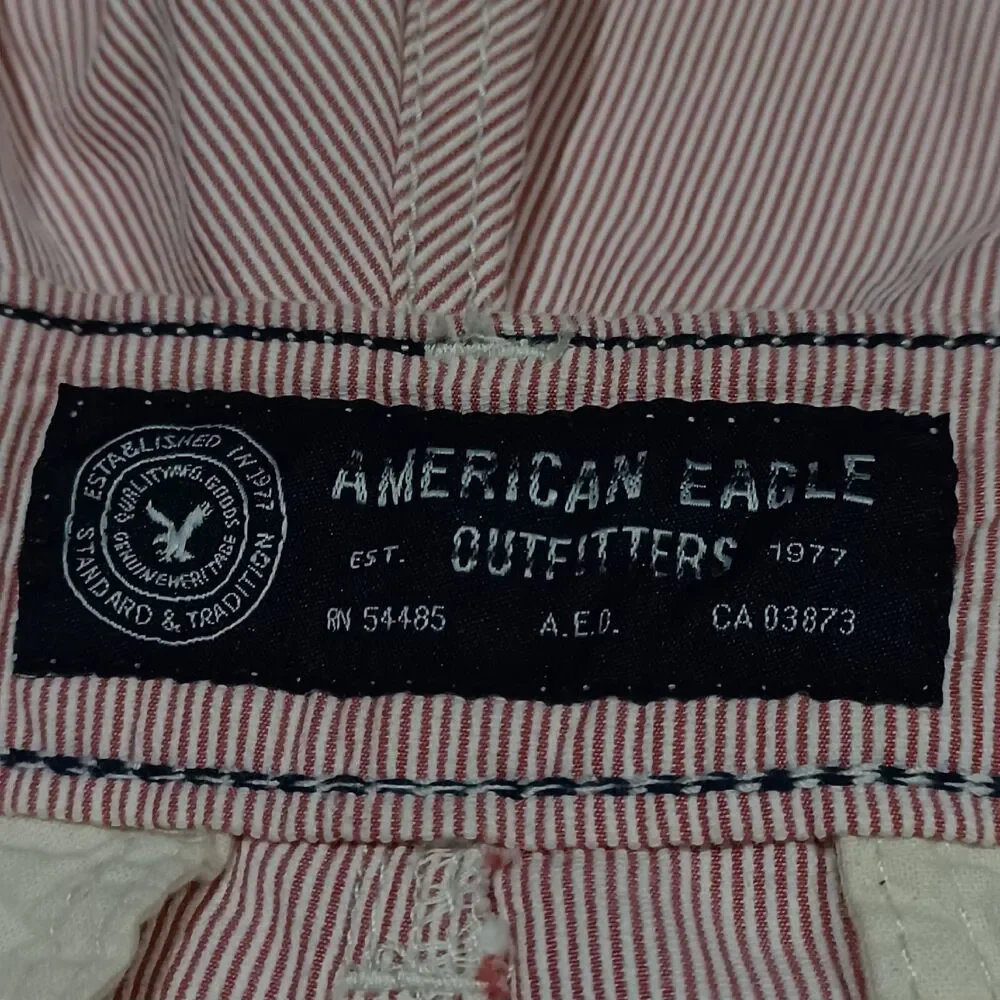 American Eagle Mens Size 36 Red White Stripe 100% Cotton Classic Shorts
